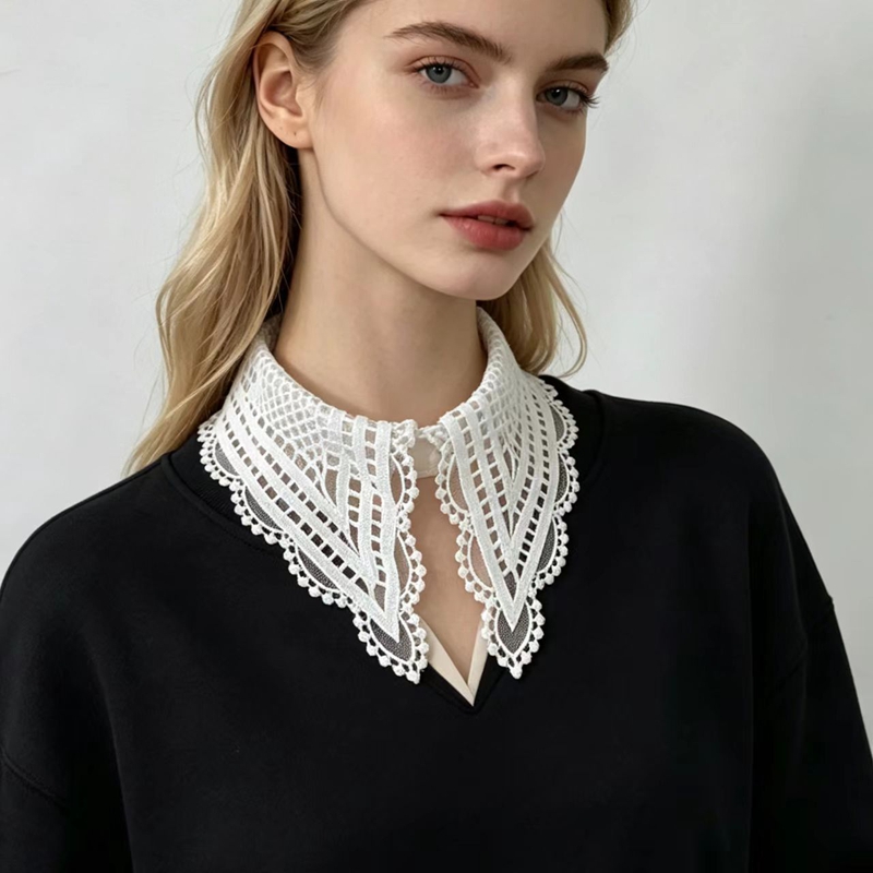 Embroidery A - Dames witte geruite valse kraag met